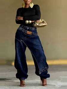 Jean large pour femme avec design déconstruit et superposition croisée à la taille chic