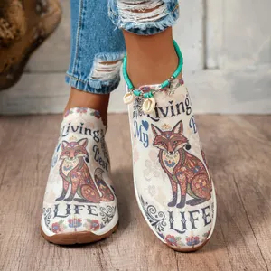Élégantes chaussures style bohème avec motif renard et slogan brodé pour femme.