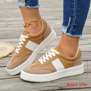 Vue détaillée de baskets décontractées pour femmes avec semelle plateforme de 4 cm