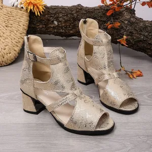 Elegante Damen Sandalen mit Blockabsatz und Schlangenmuster in Gold mit Knöchelriemen