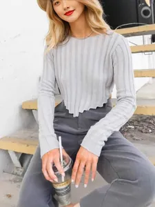 Modisches hellgraues, geripptes Langarm-Crop-Top mit einzigartigem Saum für Damen