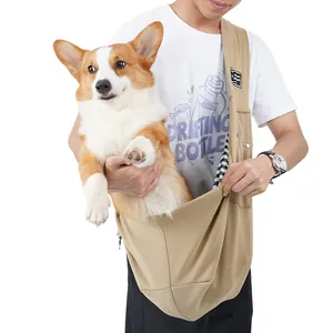 Detailansicht der khakifarbenen Haustiertragetasche mit einem Corgi-Hund
