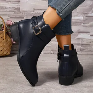 Elegantes botines azul marino con hebilla lateral y cremallera para mujer