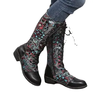 Elegante kniehohe Ritterstiefel mit Blumenstickerei und klassischer Schnürung vorne