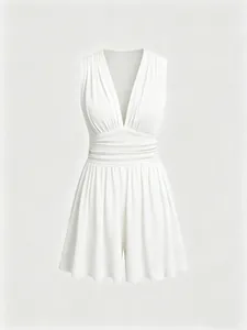 Eleganter weißer ärmelloser Jumpsuit mit tiefem V-Ausschnitt und geraffter hoher Taille