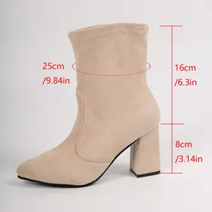 Detailansicht der beigen Wildlederstiefel mit 8 cm Absatz und 16 cm Schafthöhe Maßen.