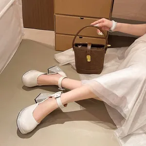 Chaussures Mary Jane en cuir verni blanc avec talons chunky en strass et plateau 9cm