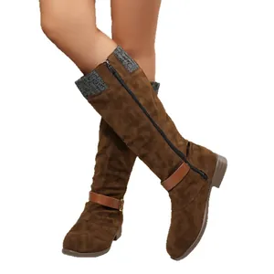 Elegante braune kniehohe Stiefel aus Wildlederimitat mit Reißverschluss und Strickkragen