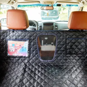 Détail de la housse de siège auto imperméable pour animaux avec poche pour tablette