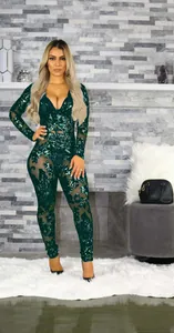 Tuta con paillettes verde scuro e profondo scollo a V per discoteca e feste.