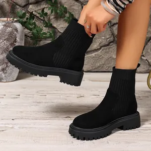 Botines tipo calcetín negros para mujer con suela gruesa y cómodo diseño de punto