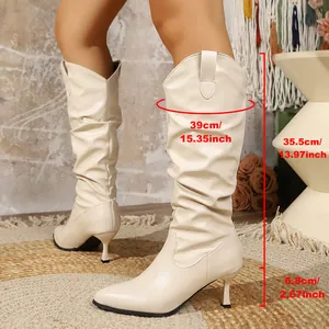 Dettagli stivali slouch crema con misure precise per altezza del gambale e del tacco