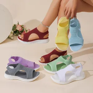 Collection de sandales compensées en maille pour femmes en diverses teintes vives