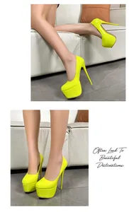 Décolleté a spillo giallo neon con plateau alto e tacco 16 cm per look da serata