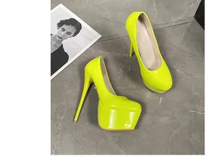 Décolleté giallo neon con tacco a spillo da 16cm, plateau spesso e punta tonda
