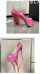 Vista dettagliata di décolleté plateau rosa con tacco a spillo da 16cm e punta rotonda