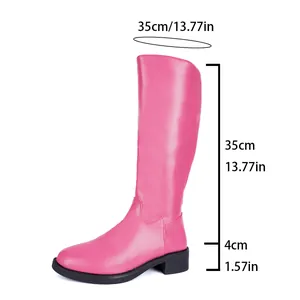 Detailansicht pinkfarbener hoher Stiefel mit 35 cm Schafthöhe und 4 cm Blockabsatz.