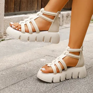 Off-white platform gladiatorsandalen met dikke gekartelde zool en open neus ontwerp