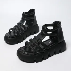 Zwarte platform gladiatorsandalen met dikke zool en getextureerde bandjes voor dames