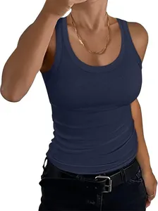 Detailansicht eines dunkelblauen Damen-Tanktops mit U-Ausschnitt und Rippenmuster