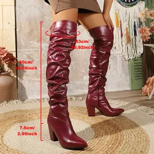 Maroonfarbene Slouch-Overknee-Stiefel mit Schafthöhe und klobigem Absatz Detailmessungen