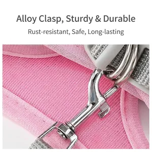 Hochwertige, langlebige silberne Metallschnalle an einem rosa Mesh-Haustiergeschirr