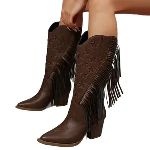 Bruine westerse cowboylaarzen met sterborduursel en stijlvolle franjedetails