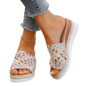 Mules chic à plateforme tissées colorées pour femmes, design à bout ouvert été