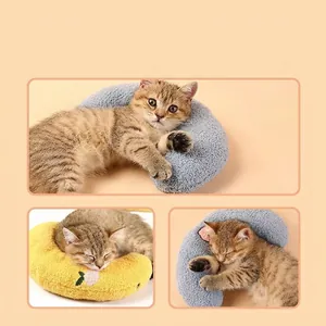 Bequemes U-förmiges Plüsch-Nackenkissen für Katzen und Hunde mit weichem Monddesign