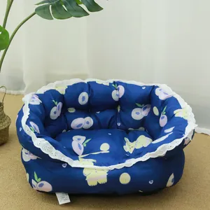 Cuccia per animali stile principessa blu con stampe di orsetti e bordo in pizzo bianco