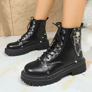 Bottines Martin Vintage Britanniques Unisexe Semelle Épaisse Pendentif Tête de Mort Chaîne Clous Mi-mollet Similicuir Punk