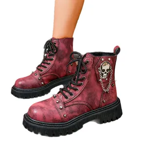 Bottes Martin rouges vintage délavées avec chaîne tête de mort et semelle plateforme