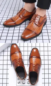Detailansicht brauner Business-Casual-Lederschuhe für Herren mit Webstruktur und Brogue-Stil.