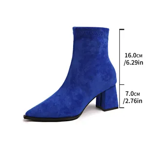Detailansicht der blauen Wildleder-Stiefelette mit 7cm Absatz und 16cm Schafthöhe