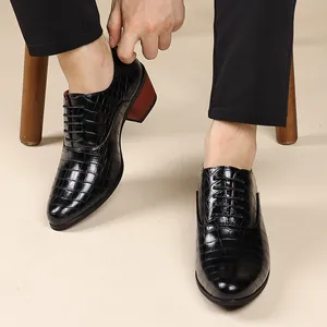 Elegante schwarze Herren-Absatzschuhe mit Krokoprägung und stilvollem Schnürdesign