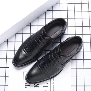 Klassische schwarze Oxford-Schuhe für Herren mit Brogue-Verzierung