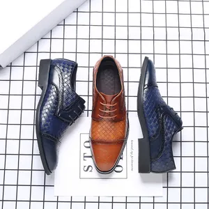Herren Business Casual Schuhe mit Webstruktur und Brogue-Details in Blau und Hellbraun.