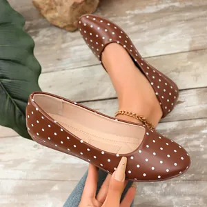 Scarpe piatte marroni a pois con suola morbida e design vintage a punta tonda