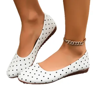 Eleganti ballerine bianche da donna a pois neri con comoda punta arrotondata