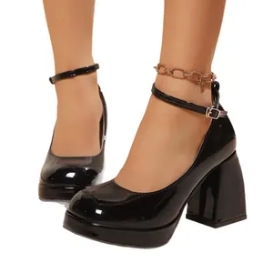 Eleganti scarpe Mary Jane platform in pelle verniciata nera con tacchi a blocco spessi