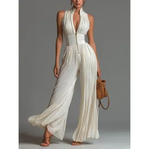 Eleganter weißer plissierter Neckholder-Jumpsuit mit weitem Bein und Reißverschluss vorne