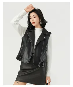 Elegante gilet in pelle PU nera con classico colletto a rever per un look moderno.