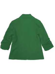 Vue arrière d'un blazer vert pour femme avec manches 3/4 et détails froncés
