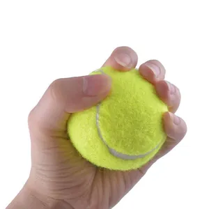 Pallina da tennis giallo neon resistente per addestramento cani e gioco all'aperto.