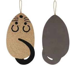 Vue détaillée de l'avant et de l'arrière du griffoir en sisal pour chat en forme de souris.
