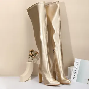 Elegante goldene Overknee-Stiefel mit spitzer Kappe und hohem Blockabsatz für Damen