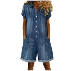 Tutina corta in denim lavato da donna con maniche corte, bottoni e tasche multiple