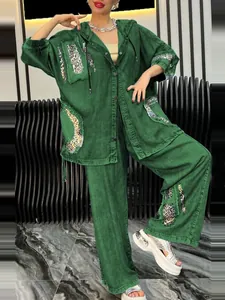 Ensemble deux pièces vert pour femme avec haut à capuche et pantalon large à motif léopard