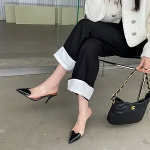 Eleganti sabot trasparenti a punta con decoro a cuore e tacco a spillo per donne alla moda