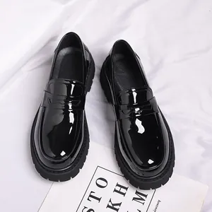 Klassieke zwarte laklederen loafers voor heren met dikke verhoogde zool